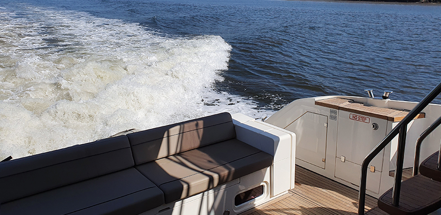 Aluguel-de-Lancha-Fairline-60-Guarujá-08
