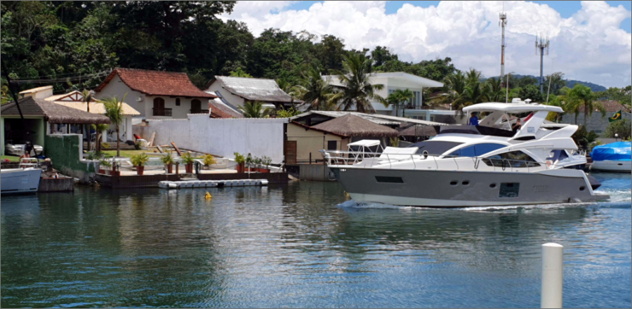 Aluguel-de-Lancha-em-Angra-dos-Reis-Schaefer-62-Pininfarina-15